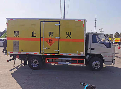 象山爆破器材运输车技术升级与安全合规新趋势